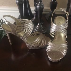 EUC Adrianna Papell gold heels